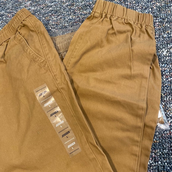 🚫SOLD🚫 BNWT Khaki Joggers - Picture 2 of 3